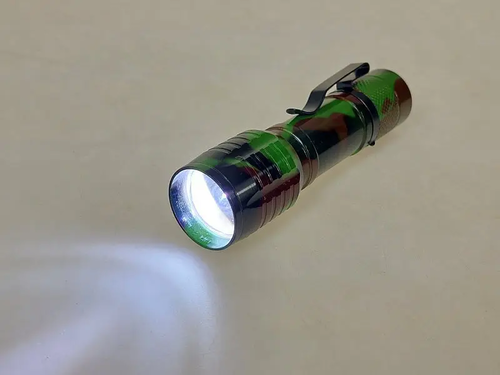 Latarka LED z ładowarką USB - 3 tryby świecenia MORO 2