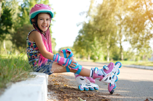 Lalka na rolkach SKATING GIRL różowa sama jeździ 5