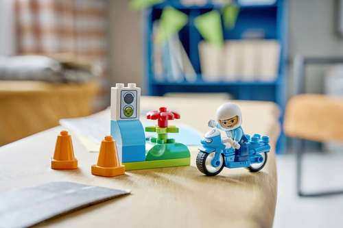 Klocki LEGO DUPLO Niebieski motocykl policyjny 7
