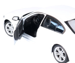 Auto BMW 335i model metalowy WELLY 7