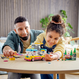 LEGO Friends Leśny mikrobus kempingowy i żaglówka 4
