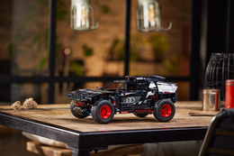 Klocki LEGO TECHNIC Audi RS Q e-tron 10