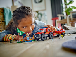 Klocki LEGO CITY Wóz strażacki terenowy z łodzią ratunkową 8