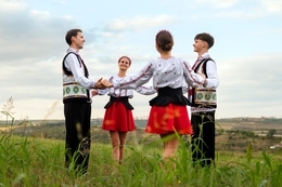Lalka w stroju ludowym, mówi śpiewa PL, strój łowicki 4
