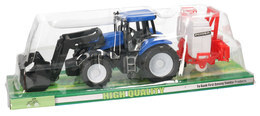 Traktor z opryskiwaczem i łyżką 5