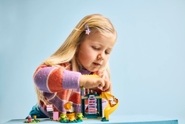 Klocki Lego Blue i Łatka na placu zabaw 2
