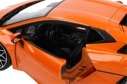 Auto LAMBORGHINI TEMERARIO BURAGO 1:18  model metalowy 2