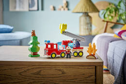 Klocki Lego DUPLO Wóz strażacki z wężem i strażakiem 7