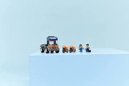 Klocki LEGO CITY Laweta dla motocykli 8