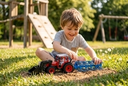 Traktor z pługiem i turem - spychacz 2