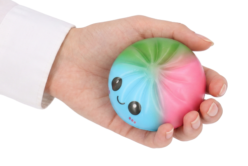 SQUISHY antystresowy gniotek PIEROŻEK w koszyczku 2