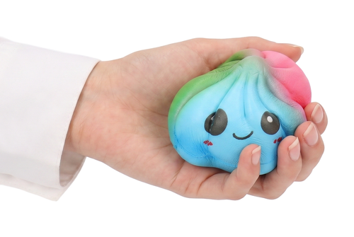 SQUISHY antystresowy gniotek PIEROŻEK w koszyczku 3
