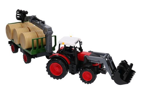 Traktor z przyczepą do transportu beli 3